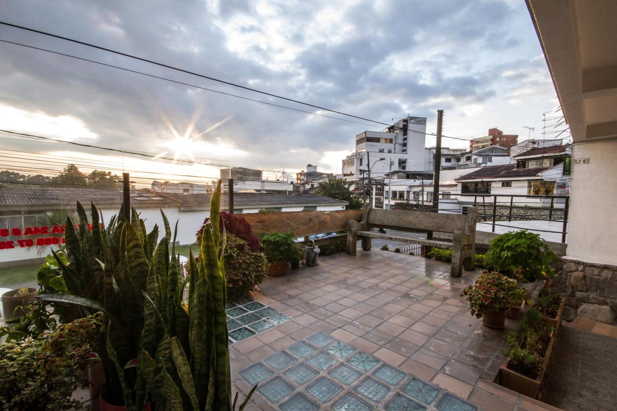 Hostal De La 57 Manizales Bagian luar foto
